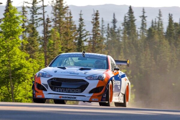 Hyundai Motor America Burns Up Pikes Peak