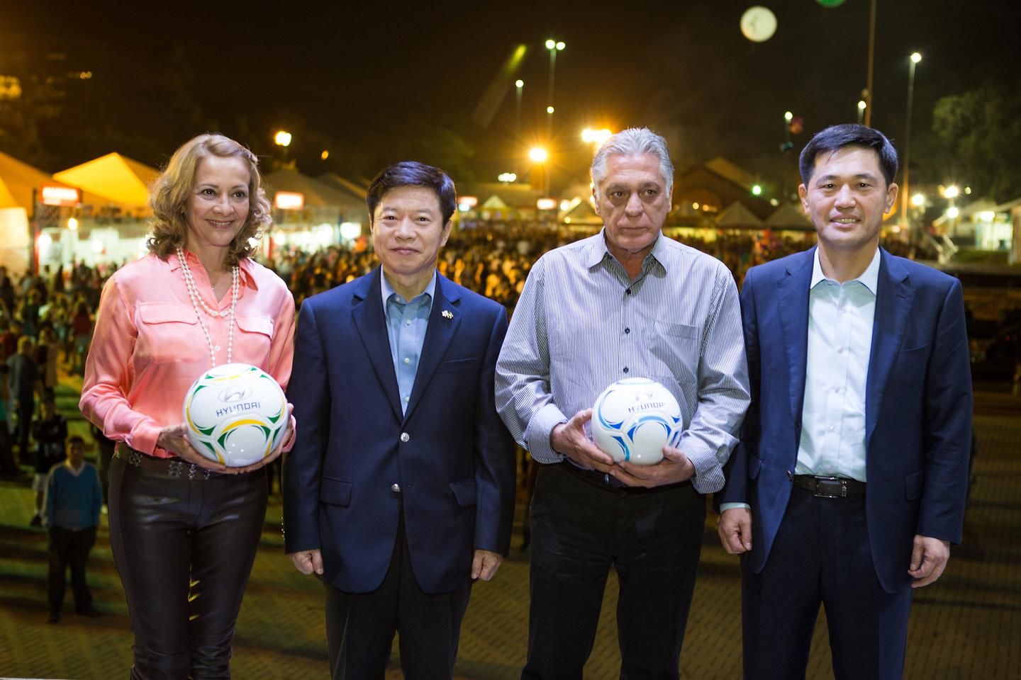 Hyundai Motor Donates Footballs to Children in Brazil