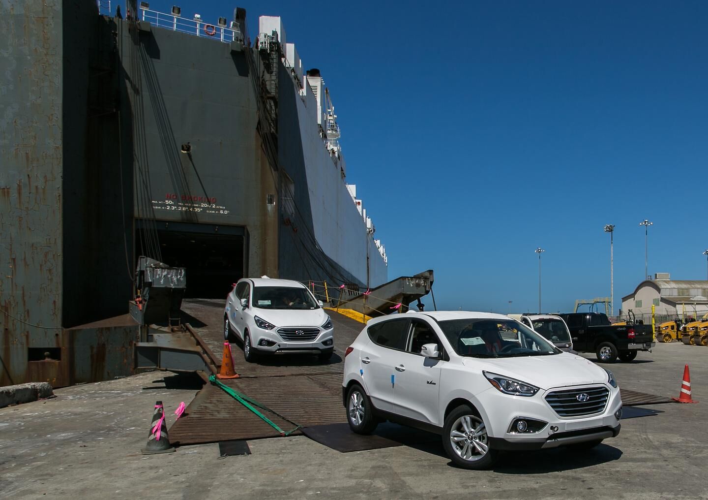 Hyundai's First Mass-Produced Tucson Fuel Cell CUVs Arrive In Southern California