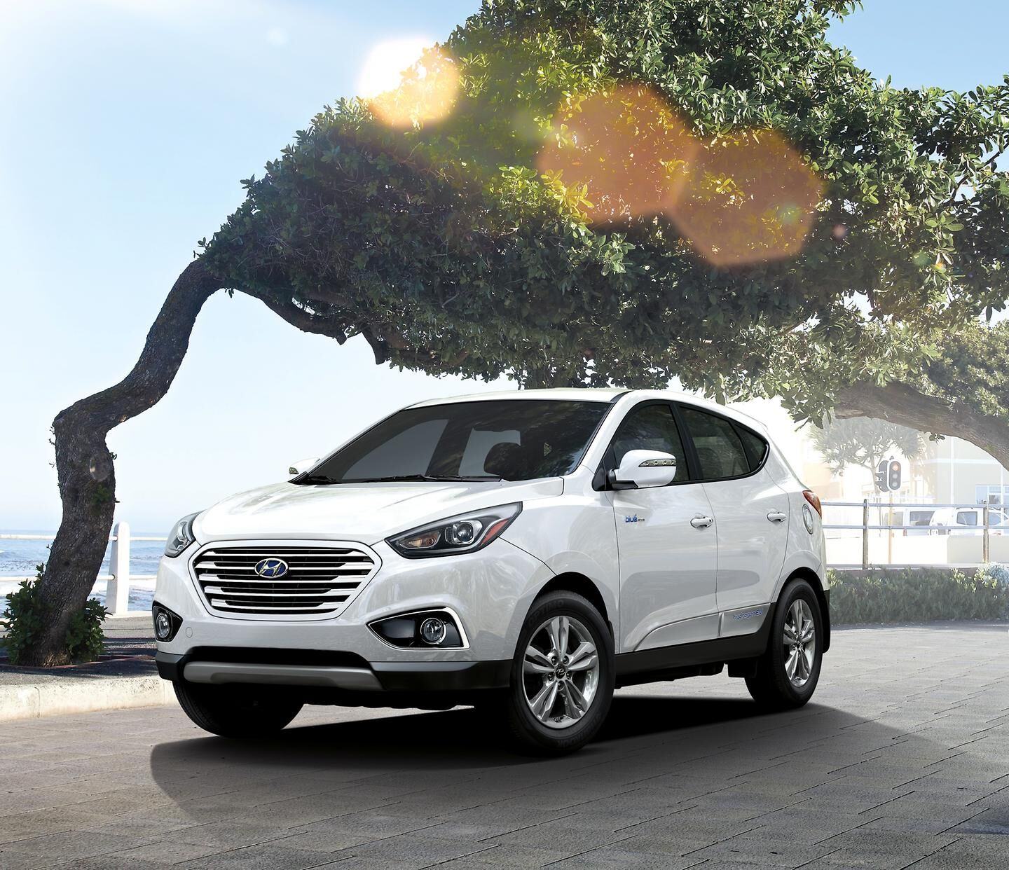 HYUNDAI HANDS KEYS TO FIRST FUEL CELL CUSTOMER IN AMERICA