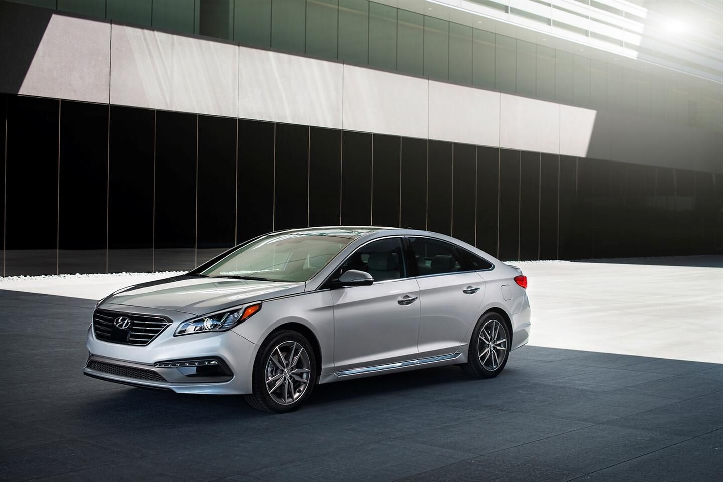 2015 SONATA AWARDED AN INSURANCE INSTITUTE FOR HIGHWAY SAFETY TOP SAFETY PICK,