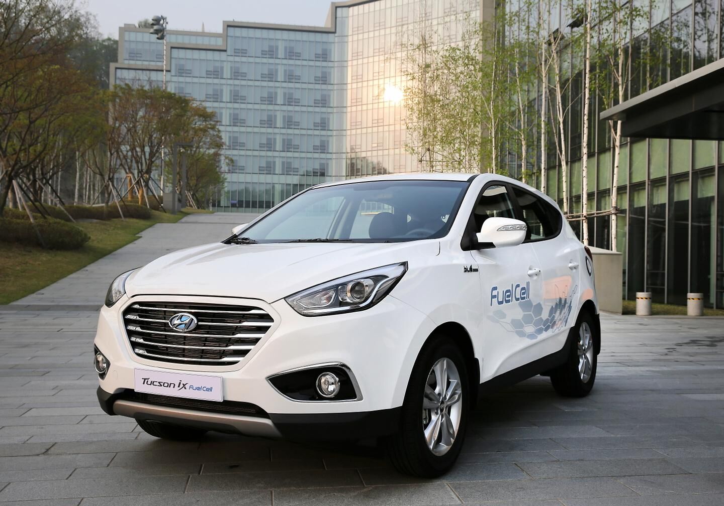 Hyundai Fuel Cell Hydrogen Powered Electric Engine Named to Wards 10 Best Engines List