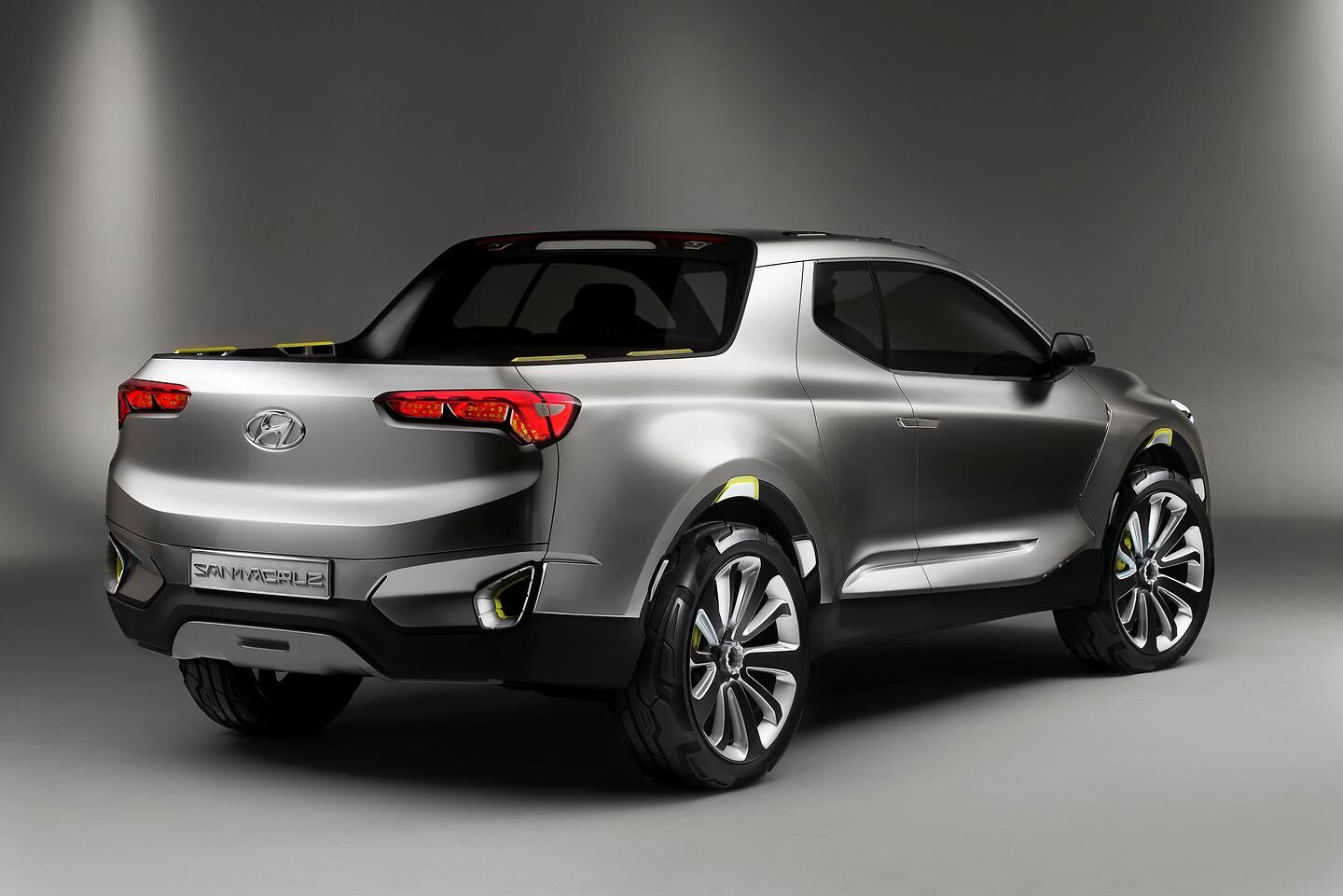 Hyundai Motor Unveils Sonata Plug-in Hybrid, Santa Cruz concept at 2015 NAIAS (4)