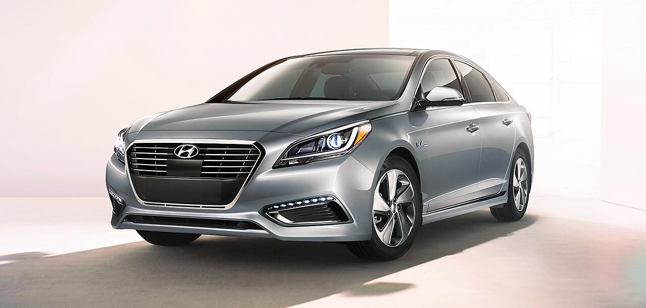 Sonata Hybrid Receives Best New Car Award from Good Housekeeping and Car and Driver Magazines