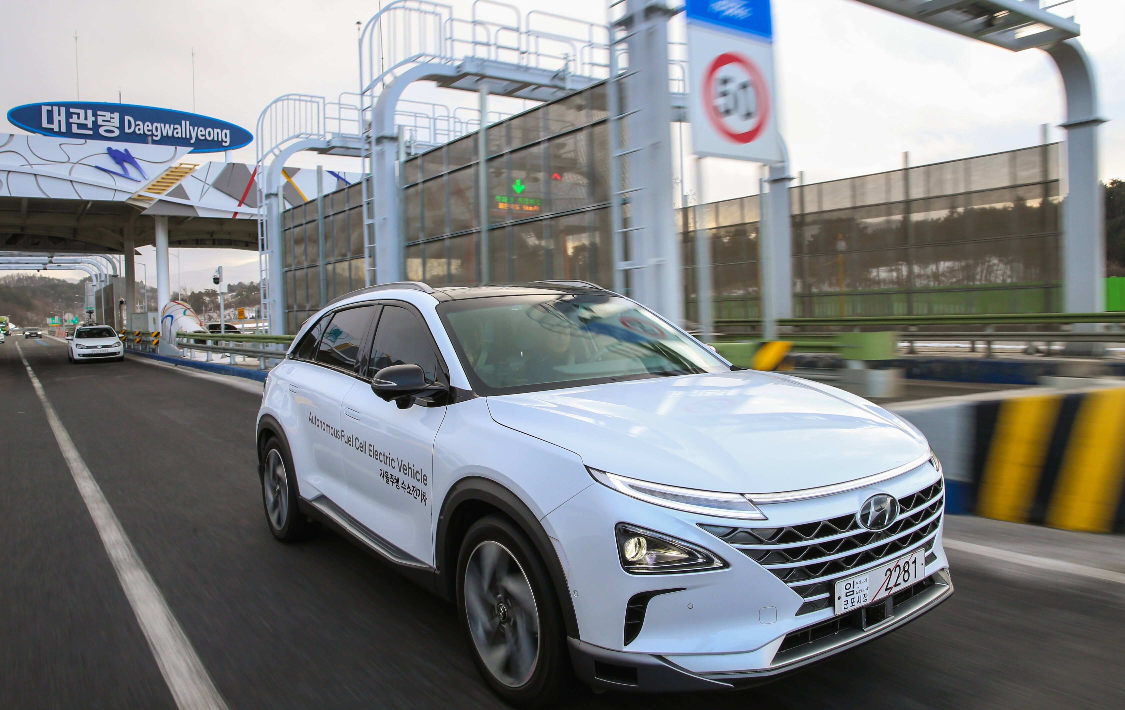 Hyundai Showcases World First Self-driven Fuel Cell Electric Vehicle