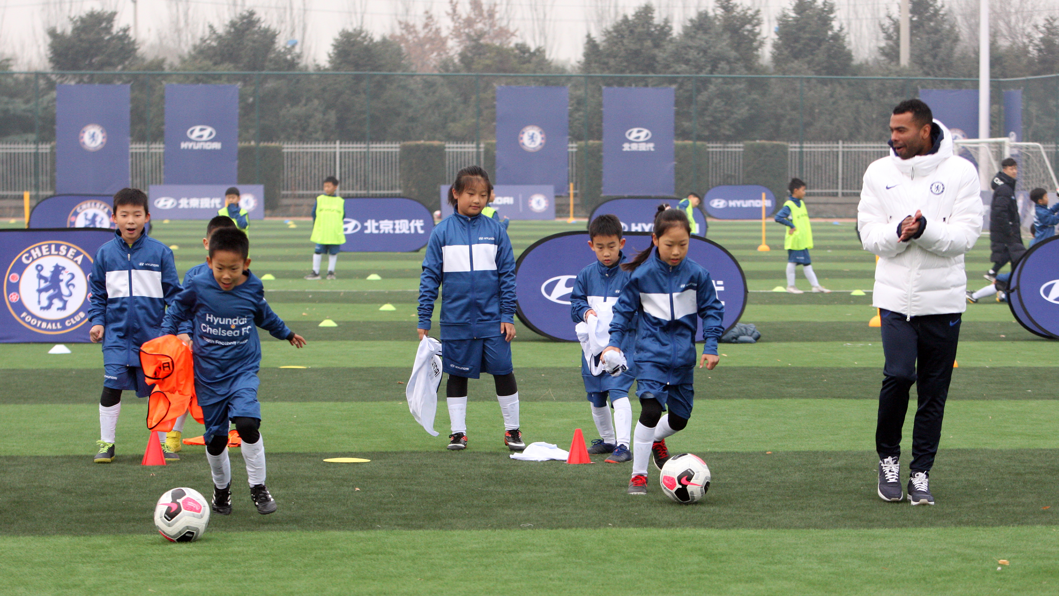 Hyundai Motor Conducts Youth Football Camp In Beijing With Chelsea Fc Legend Ashley Cole