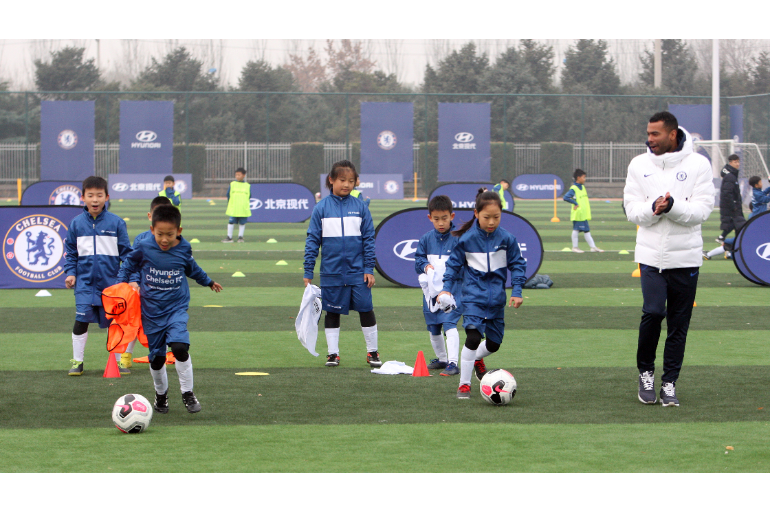 Hyundai Motor Conducts Youth Football Camp In Beijing With Chelsea Fc Legend Ashley Cole