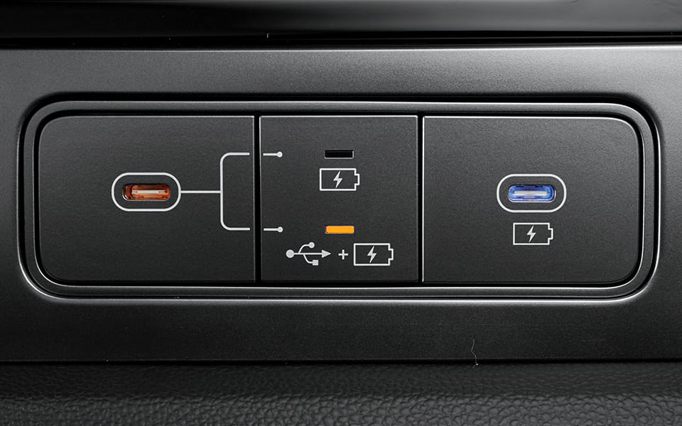 더 뉴 엑시언트 C 타입 USB 단자 및 충전 포트