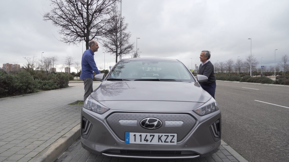 Conducción del coche eléctrico: Manual a través del código de circulación 