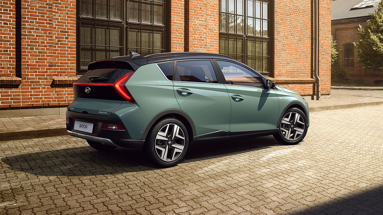 Hyundai BAYON in Mangrove Green Pearl from the rear