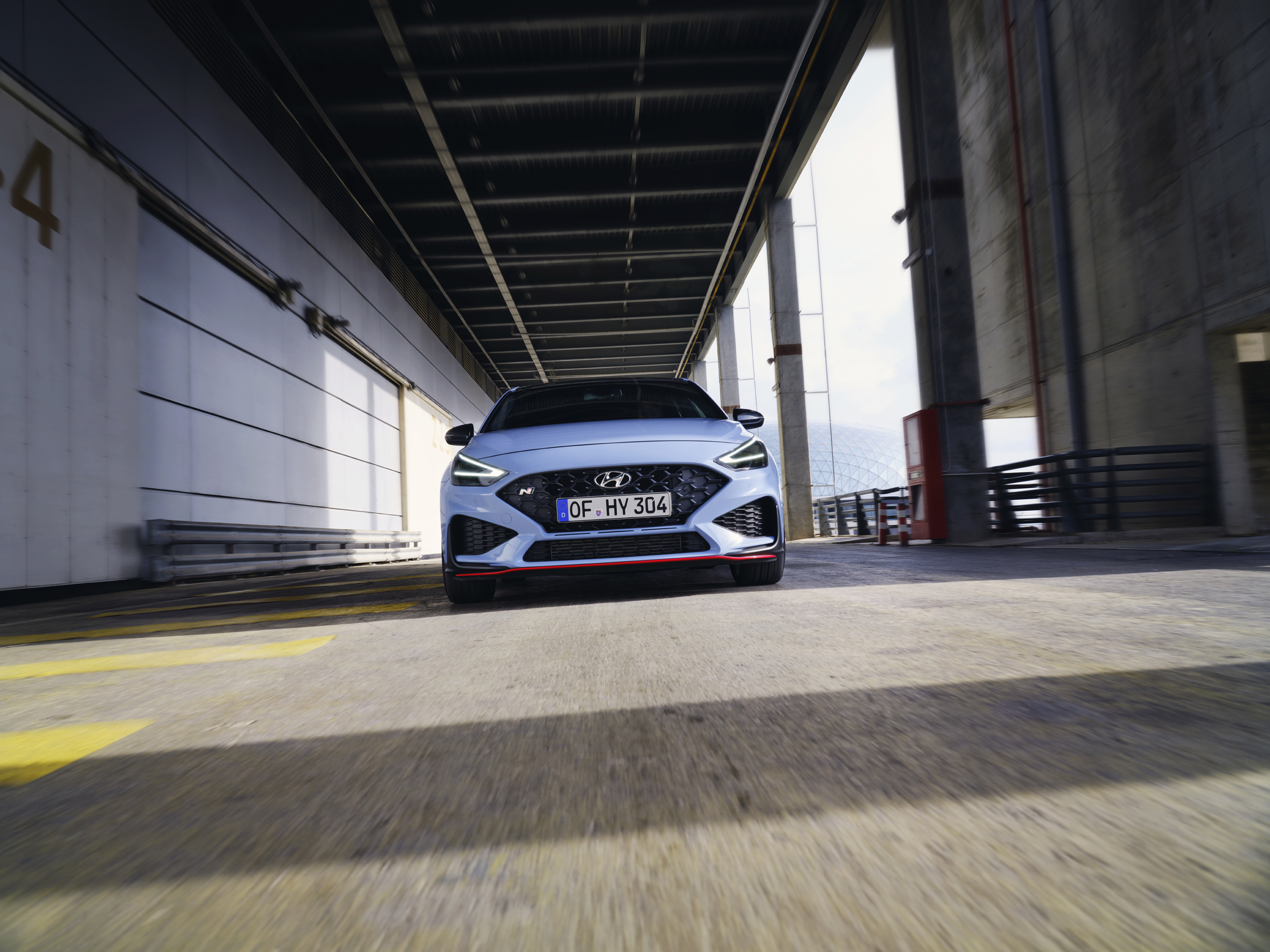 The Hyundai i30 N driving through a tunnel. 