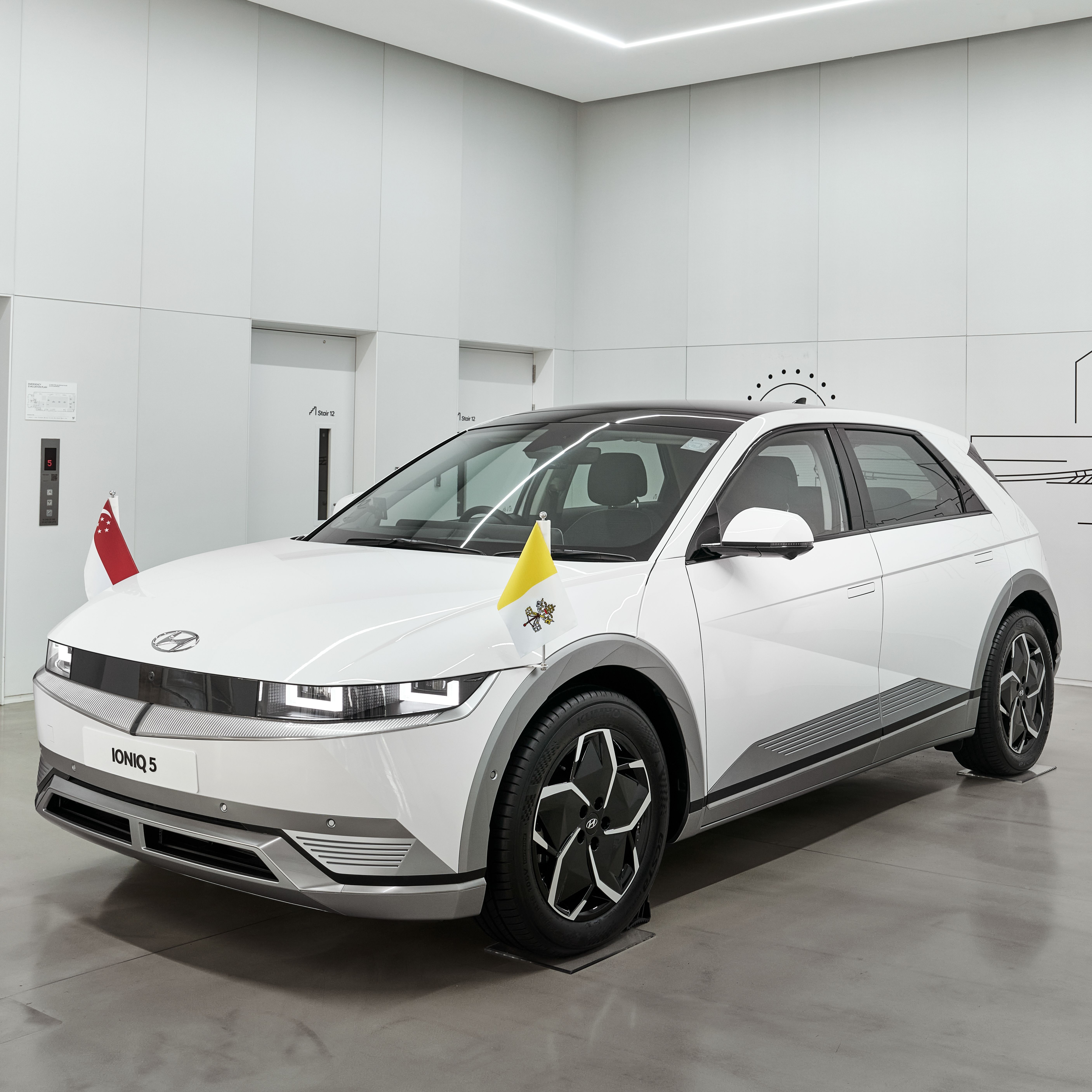 IONIQ 5 Popemobile