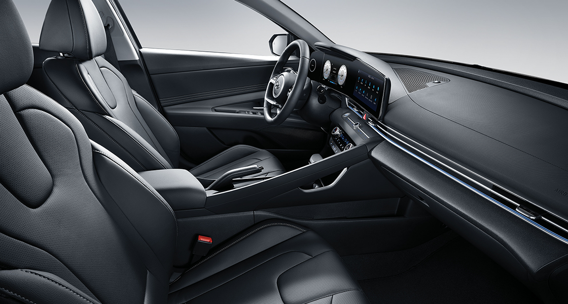 AVANTE Black interior