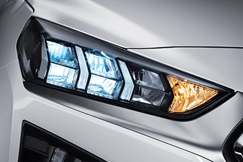 IONIQ Plug-in LED 헤드램프